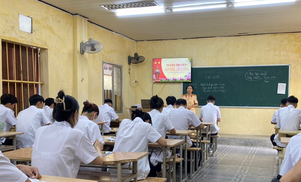 Phòng Cảnh sát giao thông: tuyên truyền an toàn giao thông cho 400 sinh viên trường Cao đẳng Hàng hải (VMU)